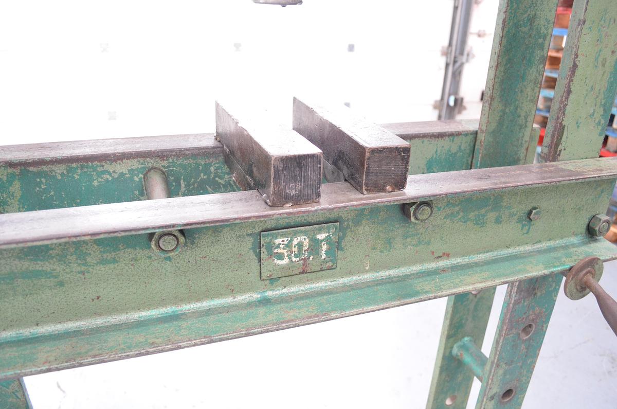 Usado Prensa manual Hermed 30tn