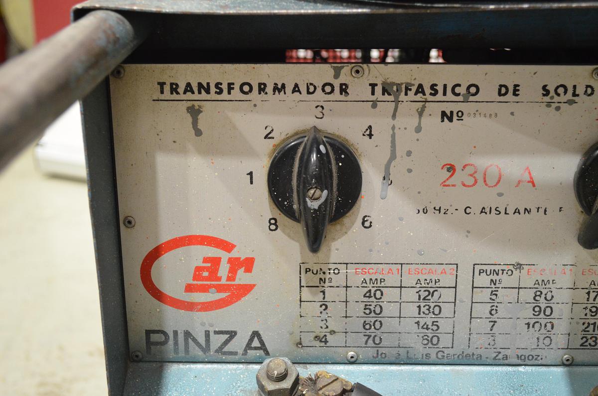Usado Maquina soldar electrodos GAR 230A