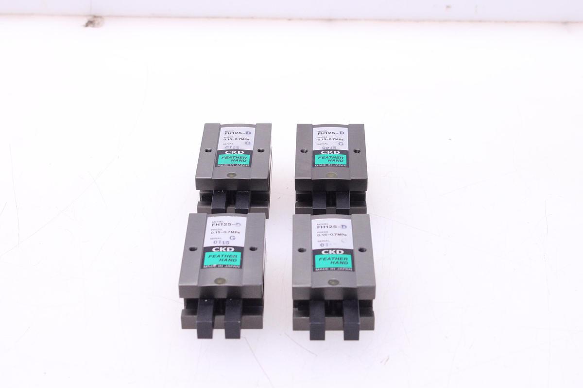 Usado Mini Pinza Neumática CKD FH125-D - 4 Unidades