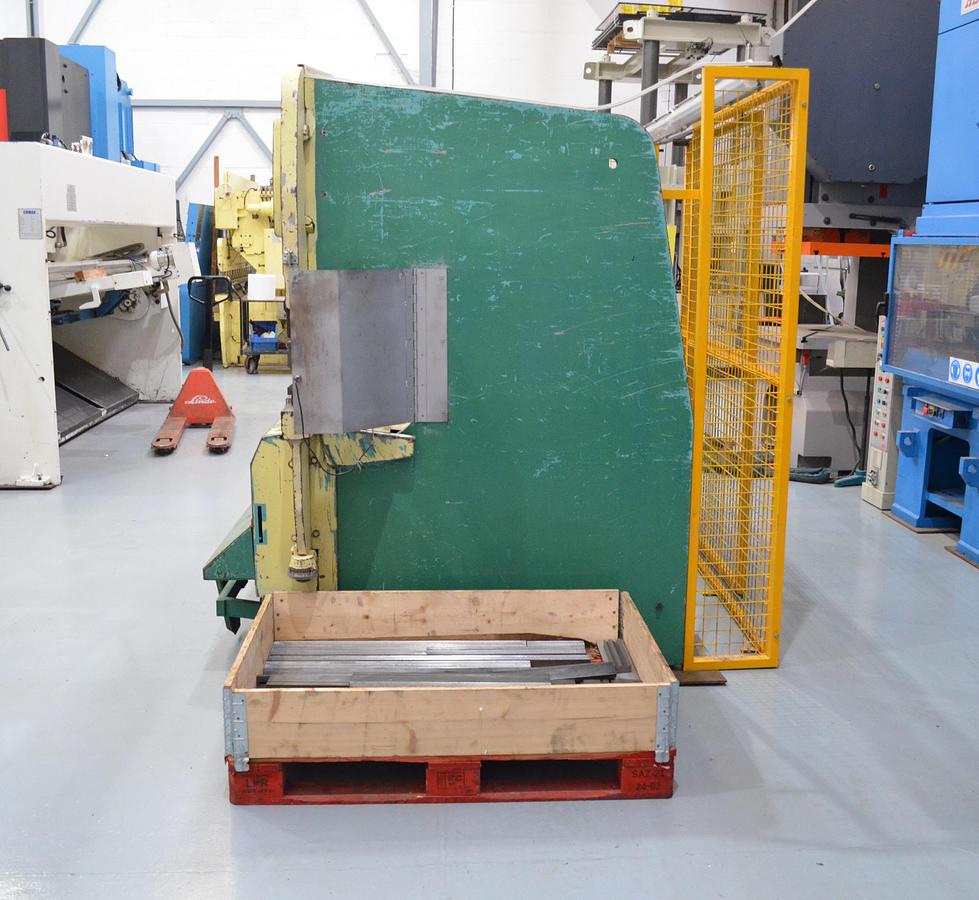 Usado Plegadora hidráulica MEBUSA RG.103