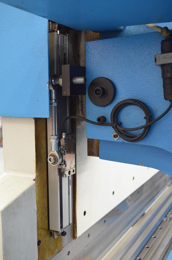 Usado Plegadora Ajial 3100x125tn cnc Cybelec 2023