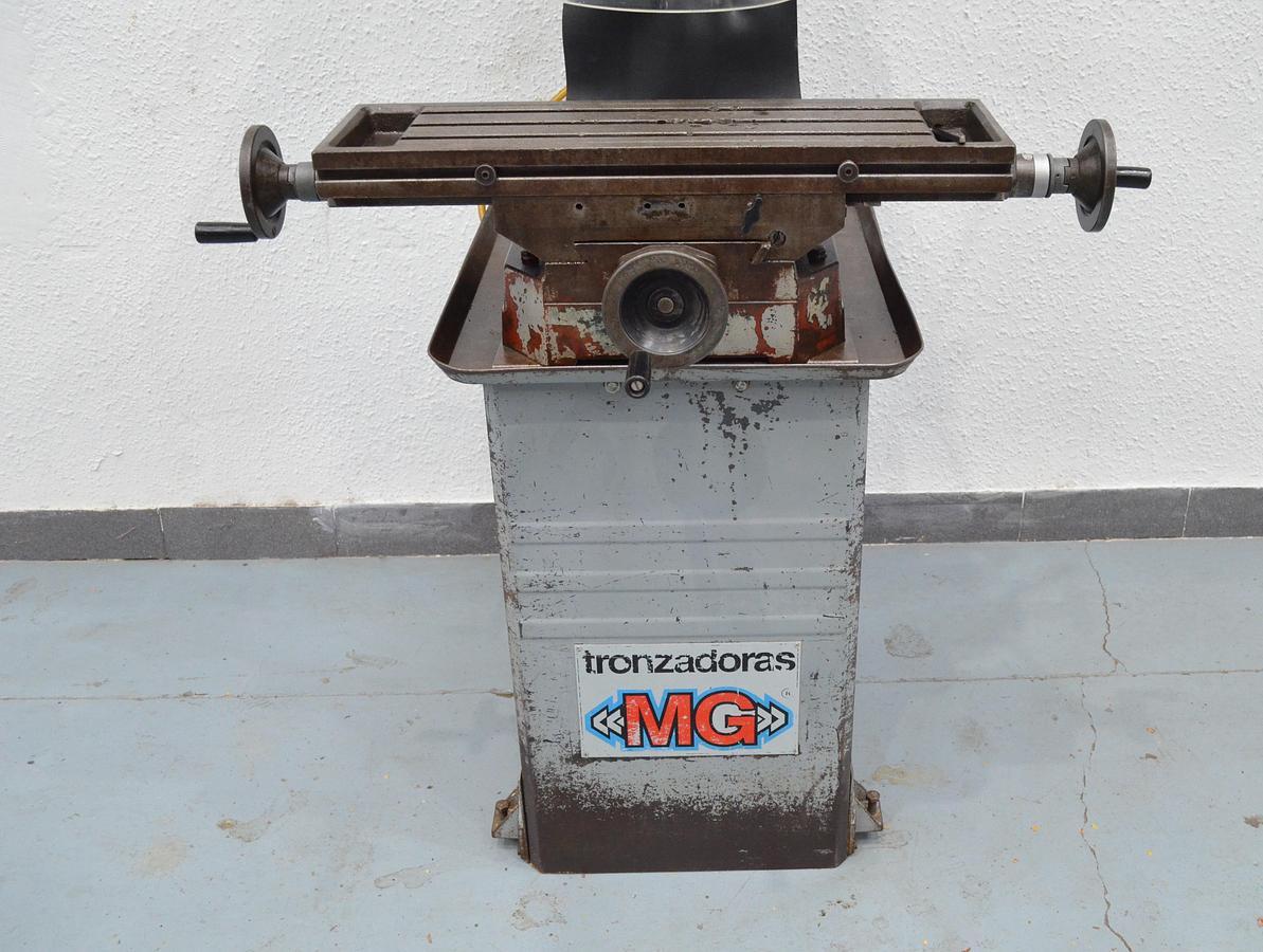 Usado Taladro sobremesa correas MG BMT 465 BT