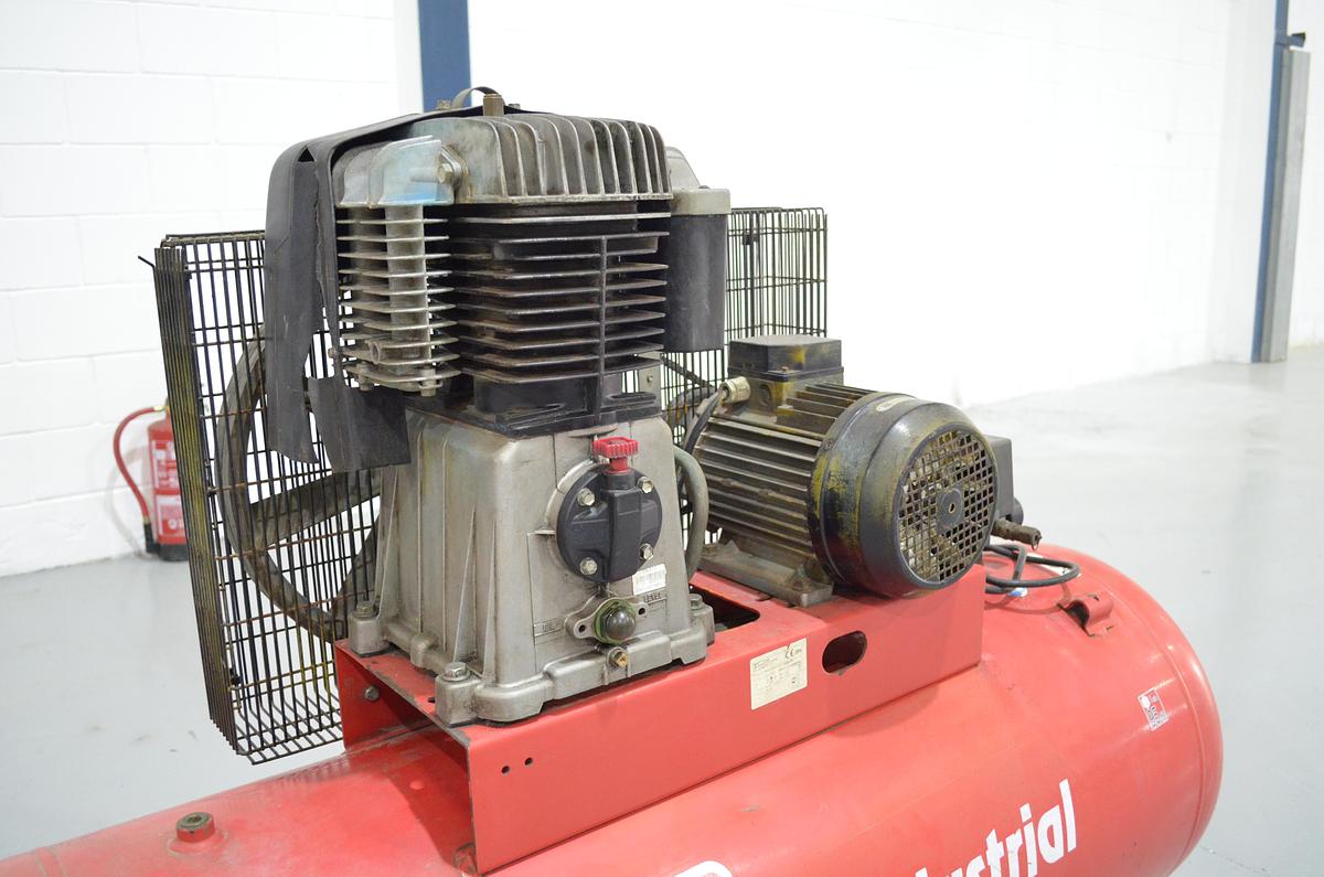 Usado Compresor piston Fini 5.5Hp - Calderín 270L