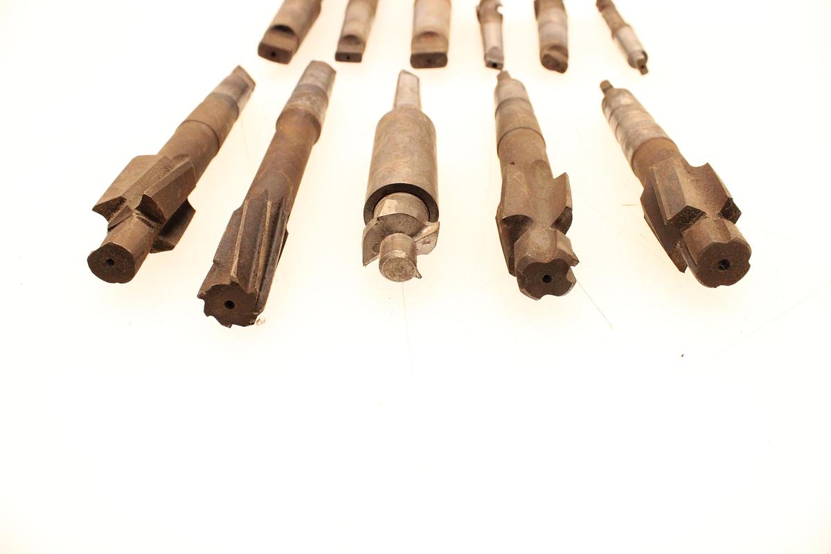 Usado Lote de Fresas y Mandrinos Mango Cónico MT1 / MT2 y MT3