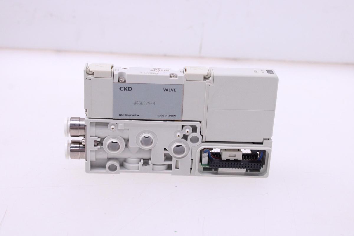 Usado Electrovalvula CKD NW4GB220-C8-WH-3-ST