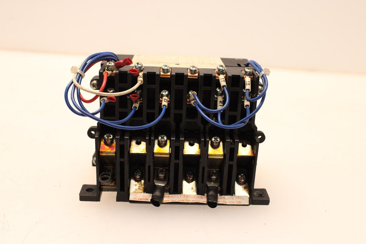 Usado Contactor Magnético YASKAWA HV-75AP4