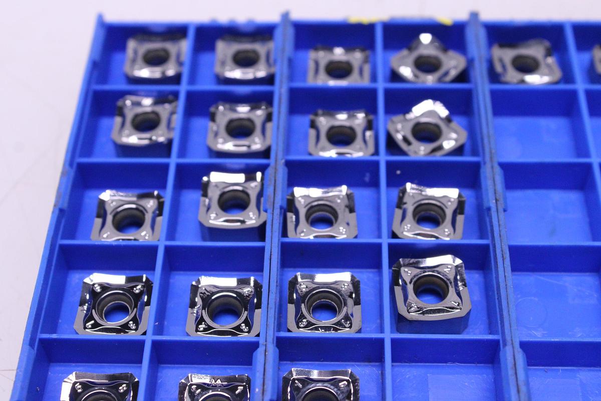 Usado Fresas con Cono ISO 40 + Widias SNMX / SNEX1206ANN