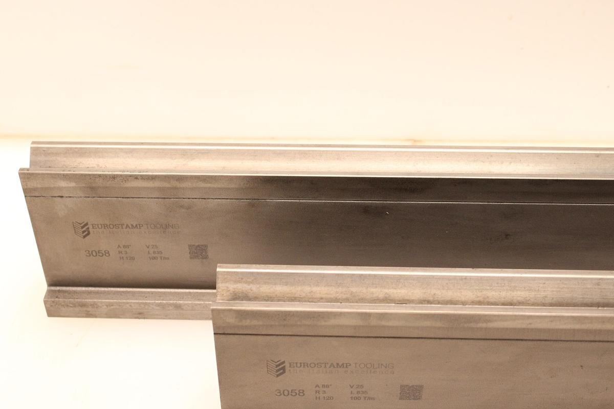 Usado Juego Matrices EUROSTAMP 3058 88º V25 - 835 mm