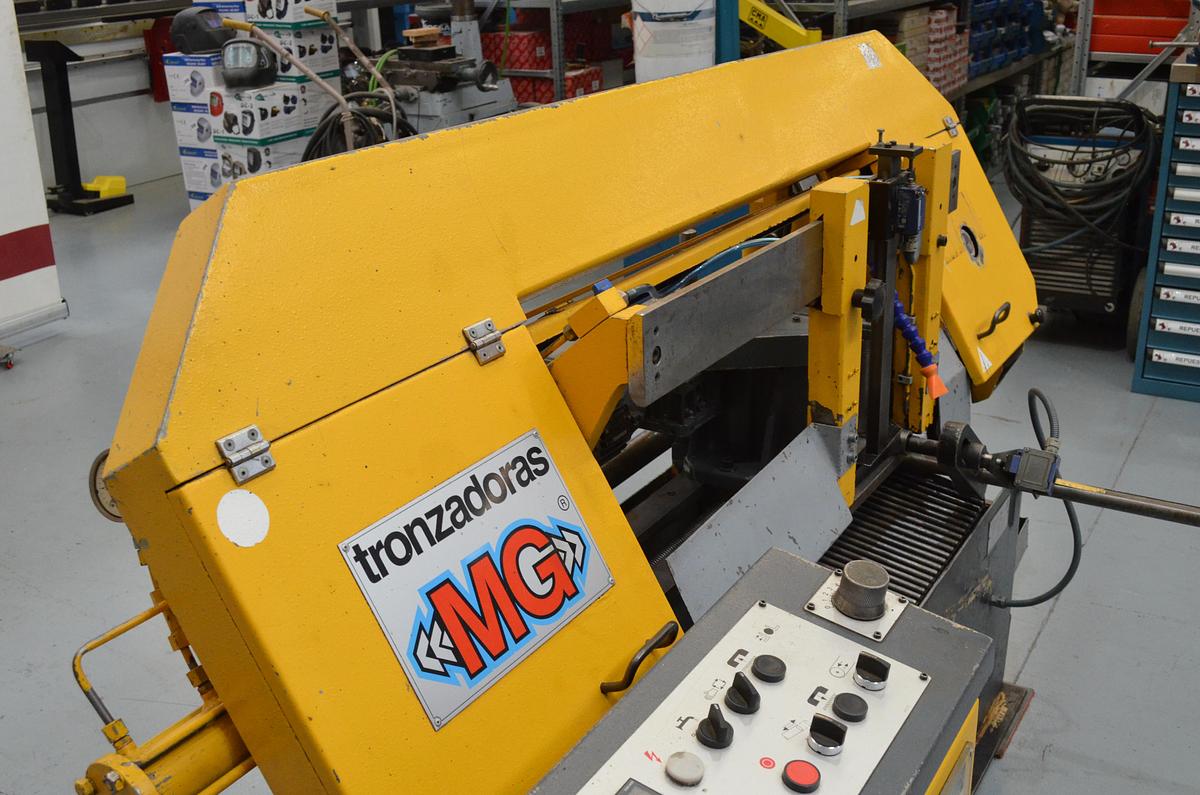 Usado Sierra cinta usada semi-automática MG BMSO 320L