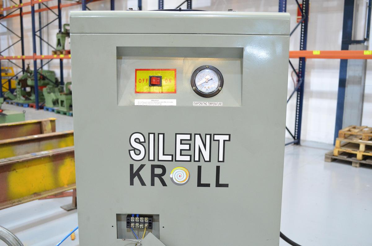 Usado Compresor de tornillo Silent Kroll 6hp con secador y calderín