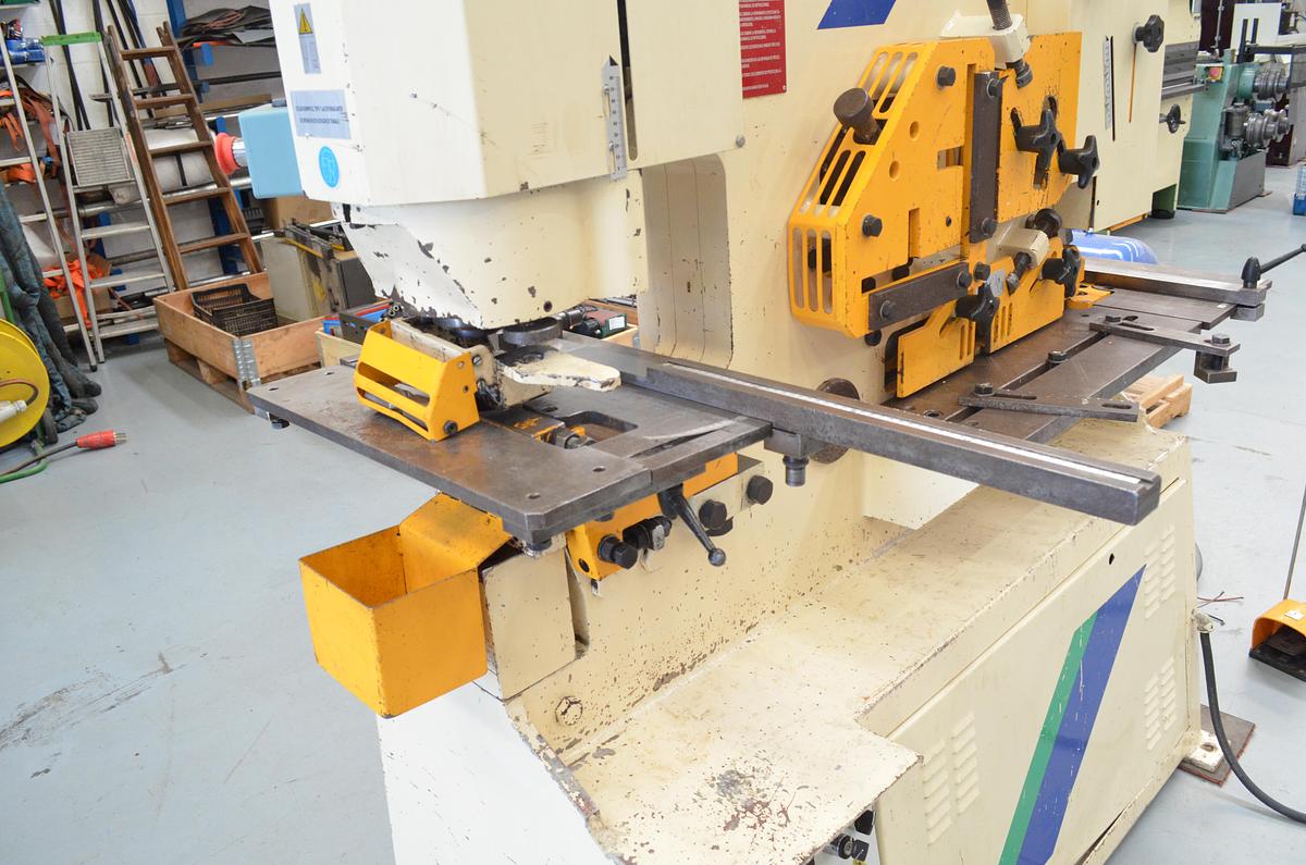 Usado Punzonadora Hidráulica Geka 80 S