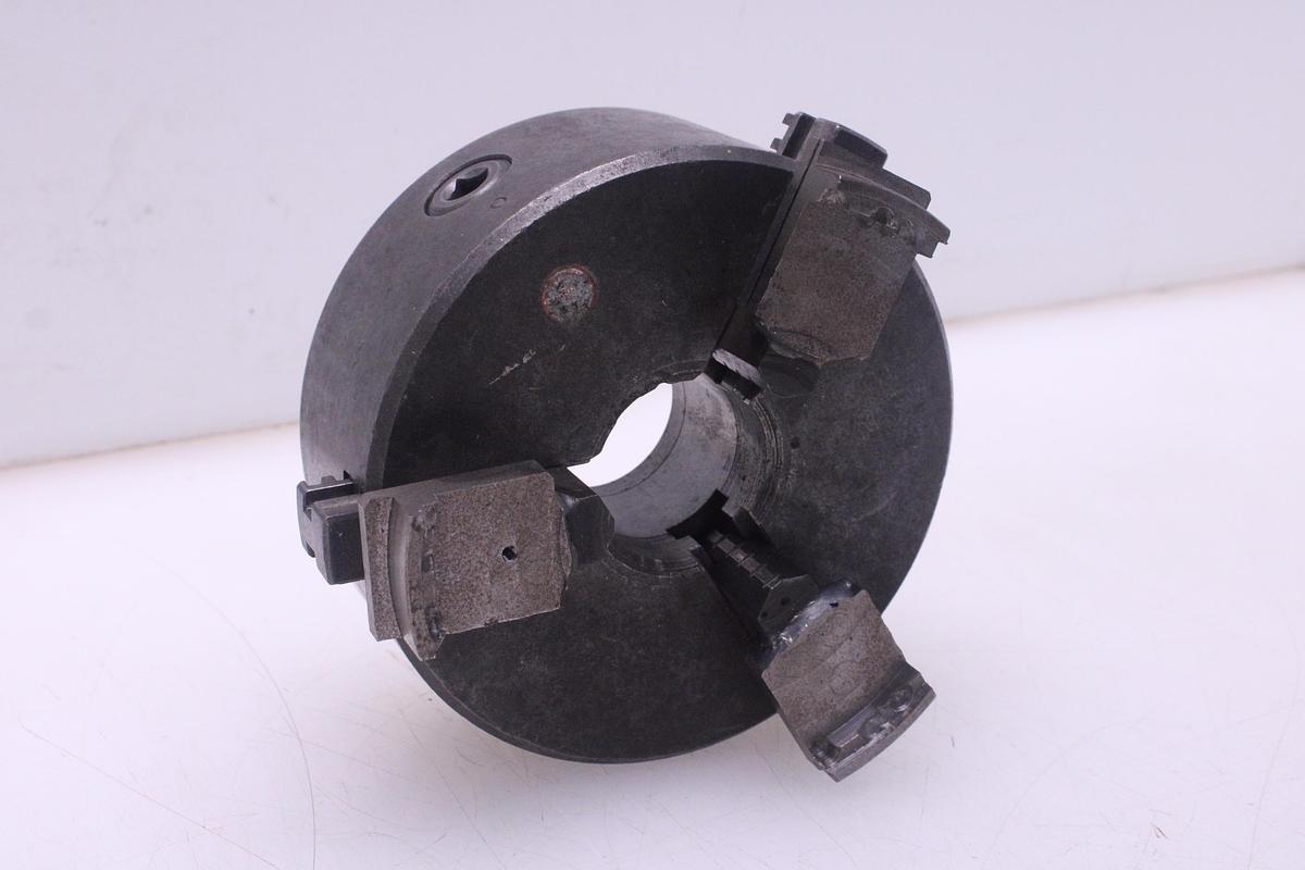 Usado Plato para Torno 190 mm con base metalica