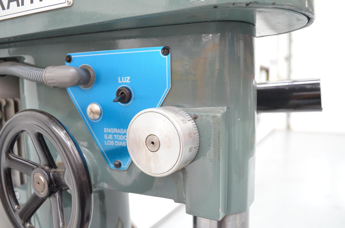 Usado Taladro sobremesa automático Aikartu Ciclo-Matic TCOR Año 2006