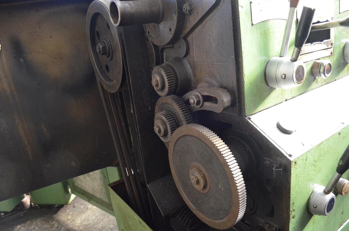 Usado Torno cumbre 60 1500mm e.p