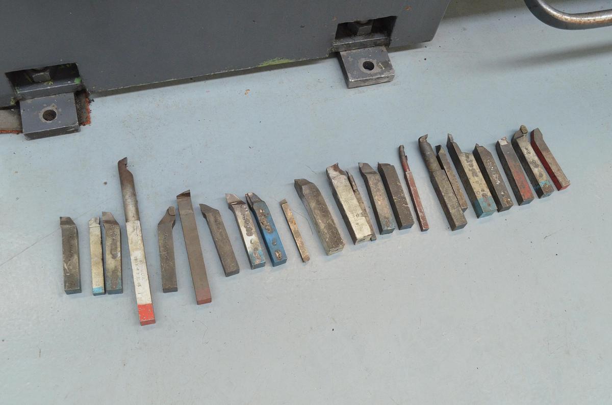 Usado Torno Pinacho L1-225 de 1650mm e.p. Azul