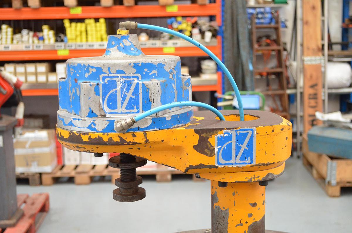 Usado Prensa neumática pulmon AZ PV-2000 S