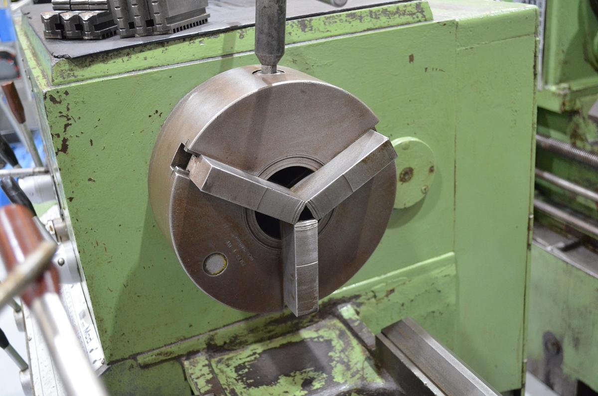 Usado Torno cumbre 60 1500mm e.p