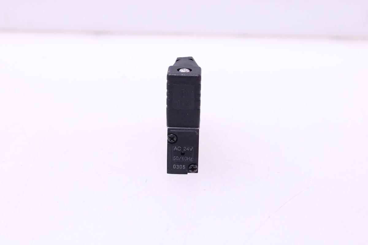 Usado Electroválvula CKD 3KA119-M5-B-AC24V-ST