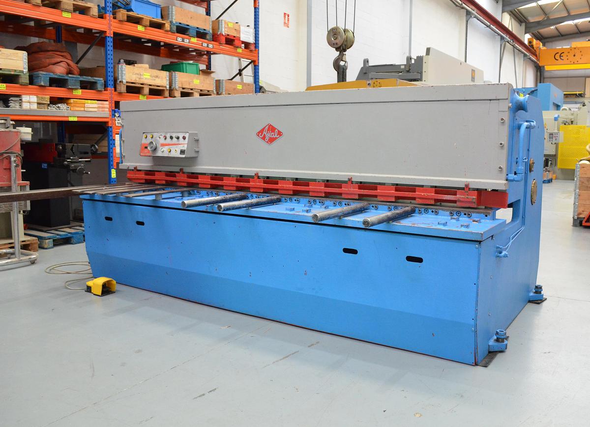 Usado Cizalla hidraulica corte pendular Ajial CB-630 3000x6