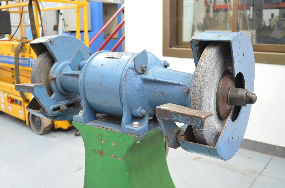 Usado Esmeriladora Zubia - Muelas 350mm