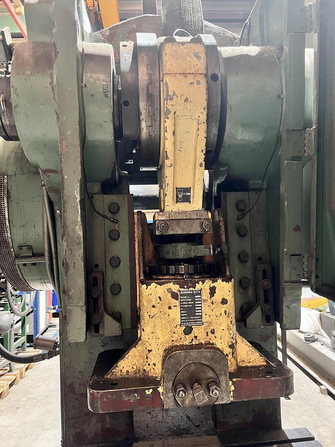 Usado Prensa excentrica ULECIA 150Tn Embrague neumático