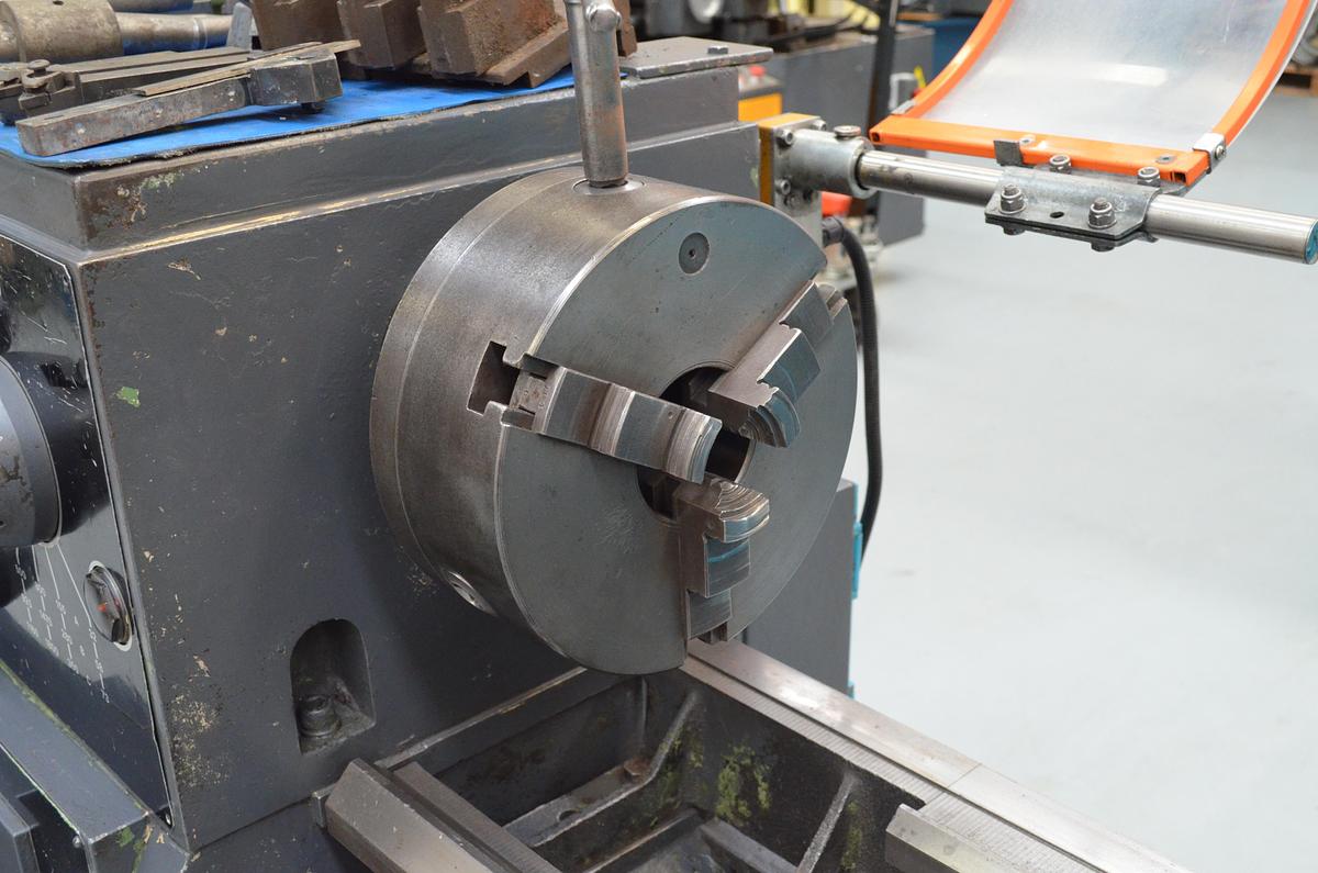 Usado Torno Pinacho L1-225 de 1650mm e.p. Azul