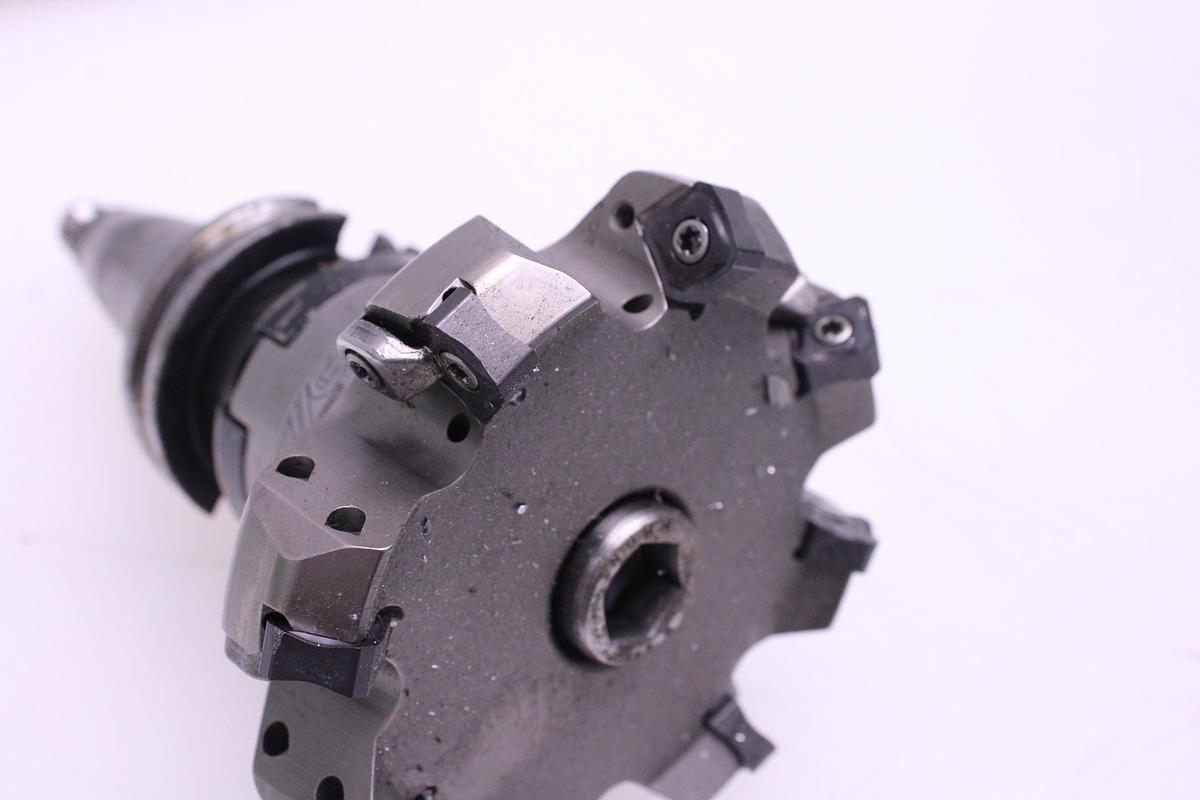 Usado Fresa F45-SNMX12-D100Z8S32 100mm Cono ISO 40 + Widias SNMX1206