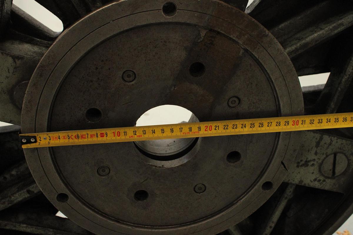 Usado Plato 4 Garras Man para Torno 590 mm