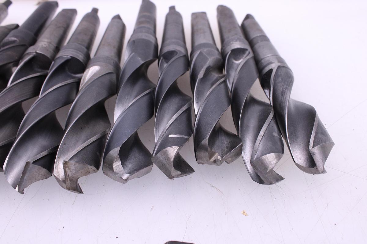 Usado Juego Brocas Metal 23,50 a 32mm Mango Cónico Morse MT3 - 28 Unidades