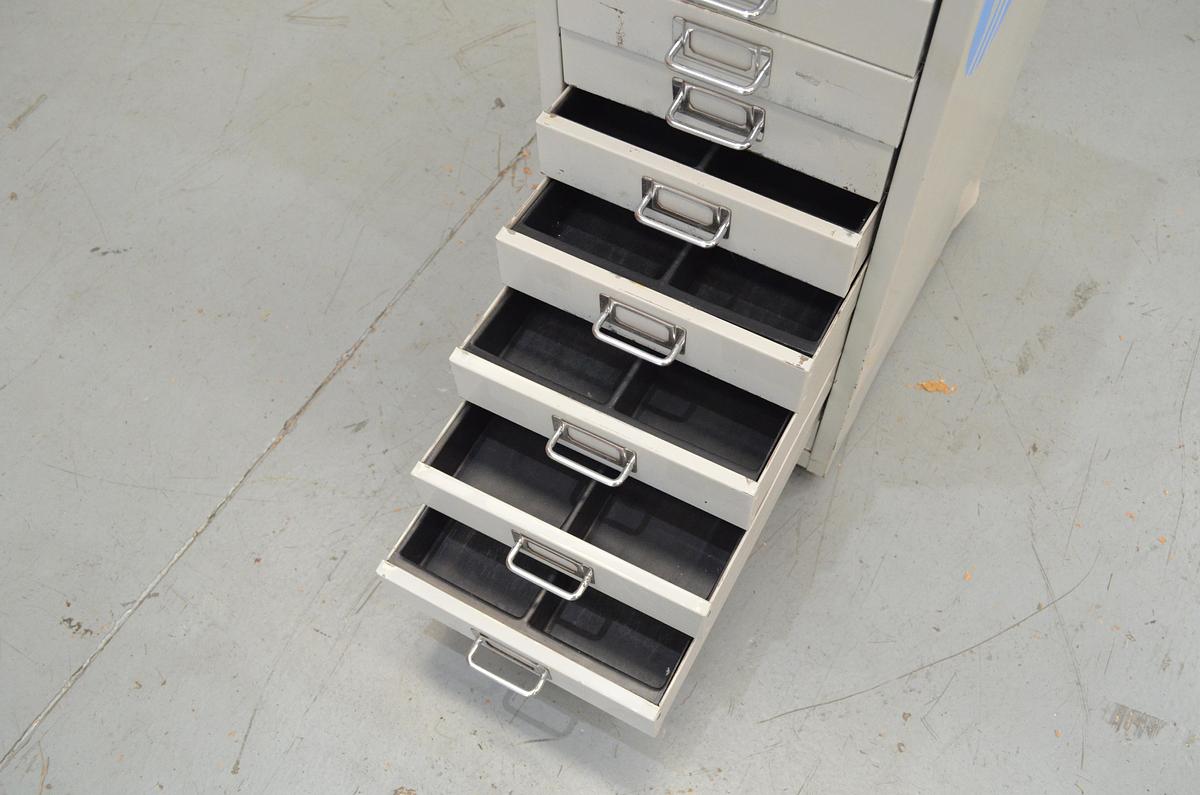 Usado Cajonera metálica con ruedas 280x410x880(h)mm