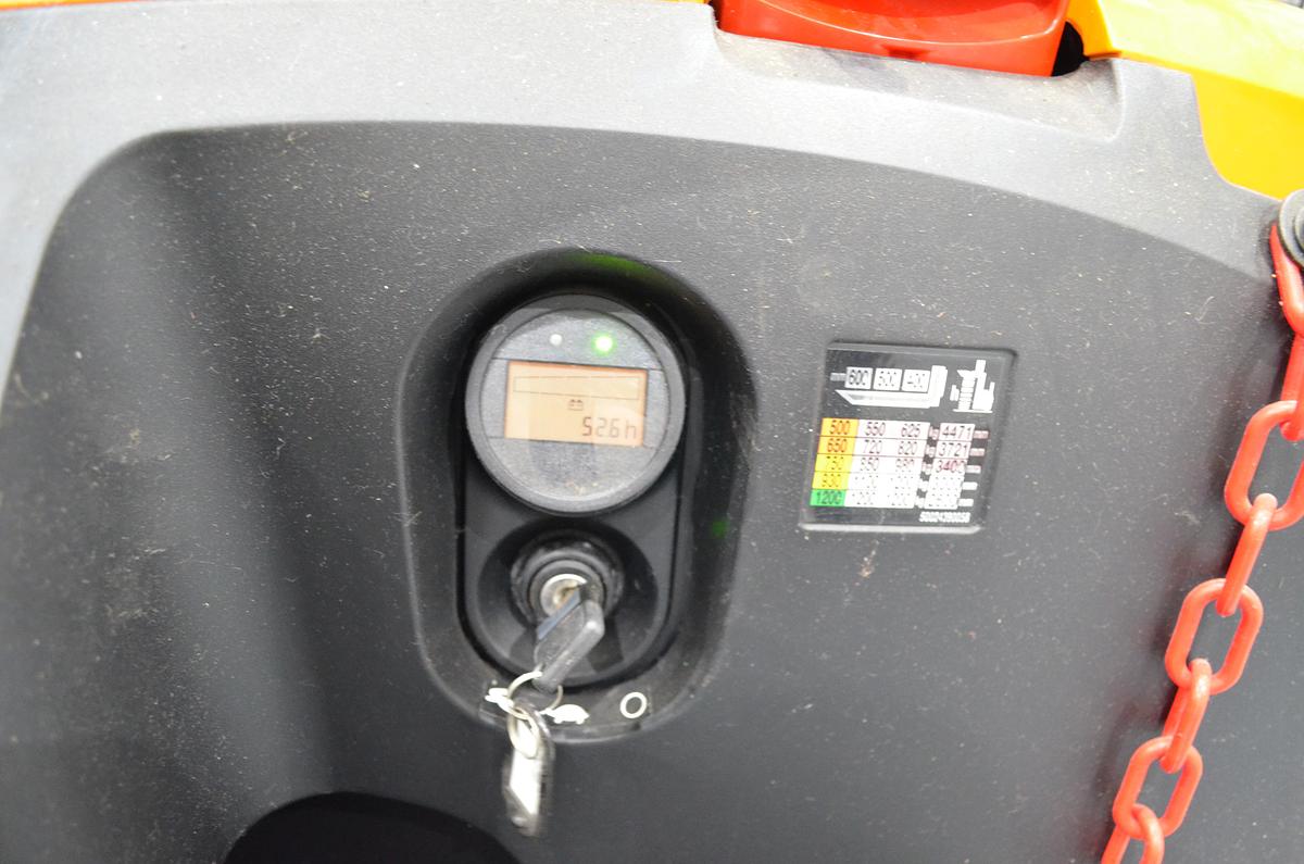 Usado Apilador Still EXV 12 con accesorio para matrices Comtec