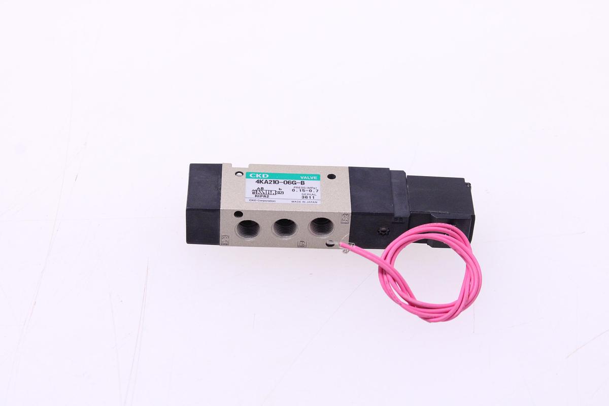 Usado Electroválvula CKD 4KA210-06G-B-AC220V