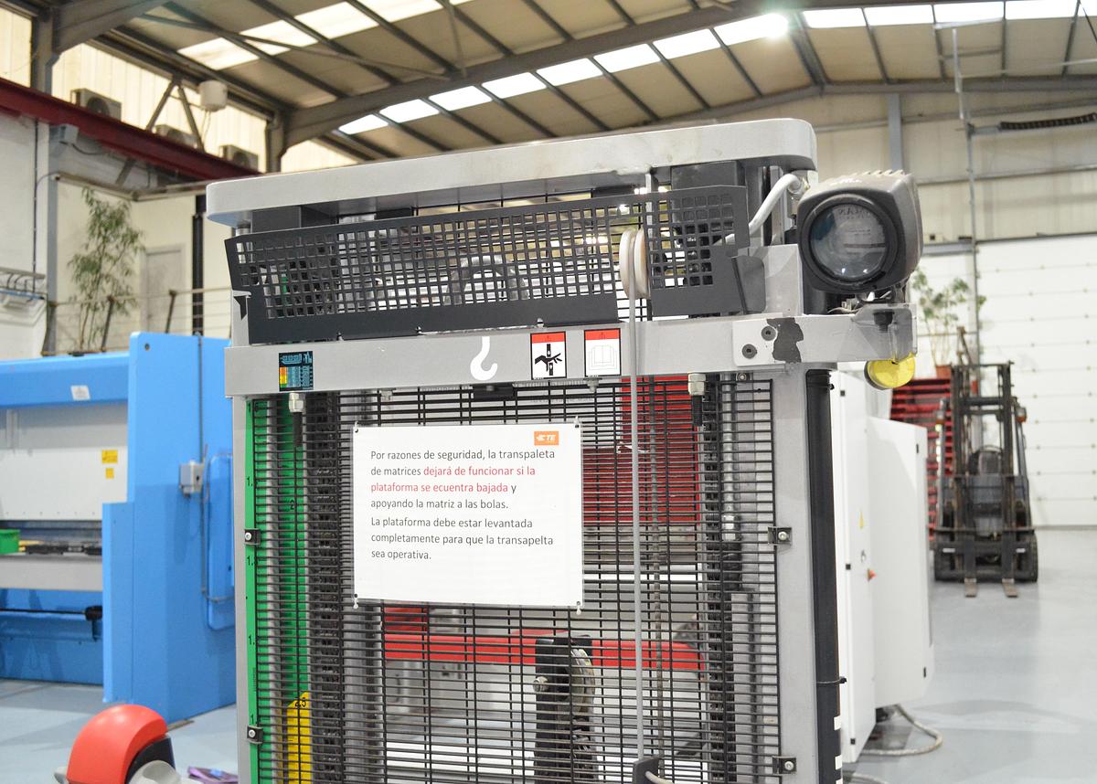 Usado Apilador Still EXV 12 con accesorio para matrices Comtec