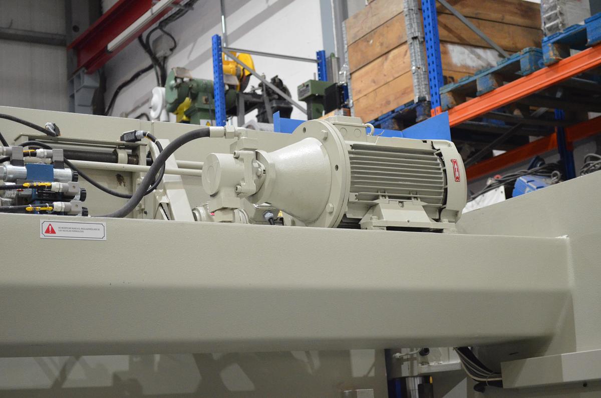 Usado Plegadora hidráulica Hidrogarne AP 4100x120tn