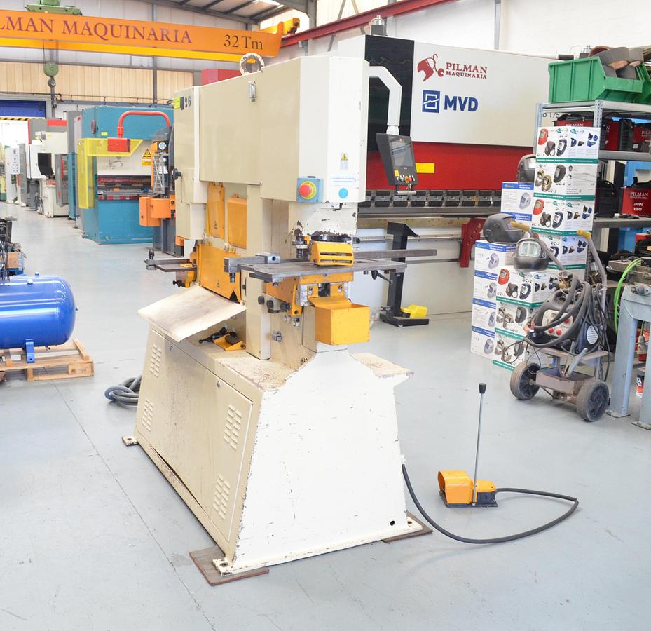 Usado Punzonadora Hidráulica Geka 80 S