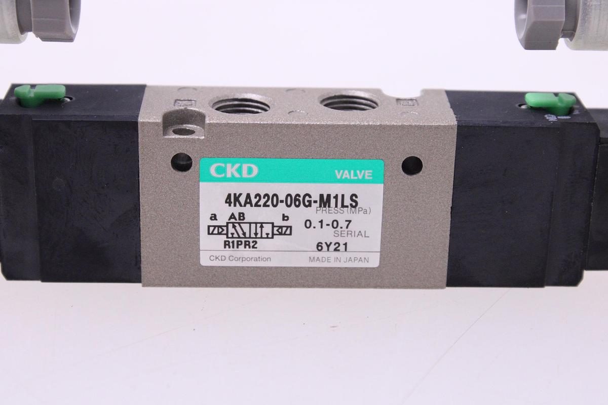 Usado Electroválvula CKD 4KA220-06G-M1LS-AC220V
