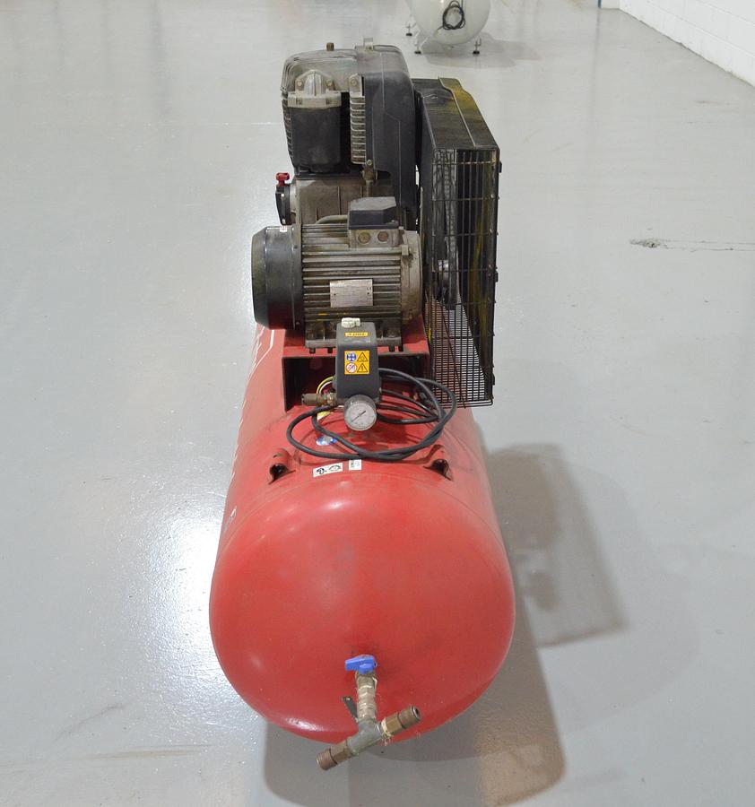 Usado Compresor piston Fini 5.5Hp - Calderín 270L