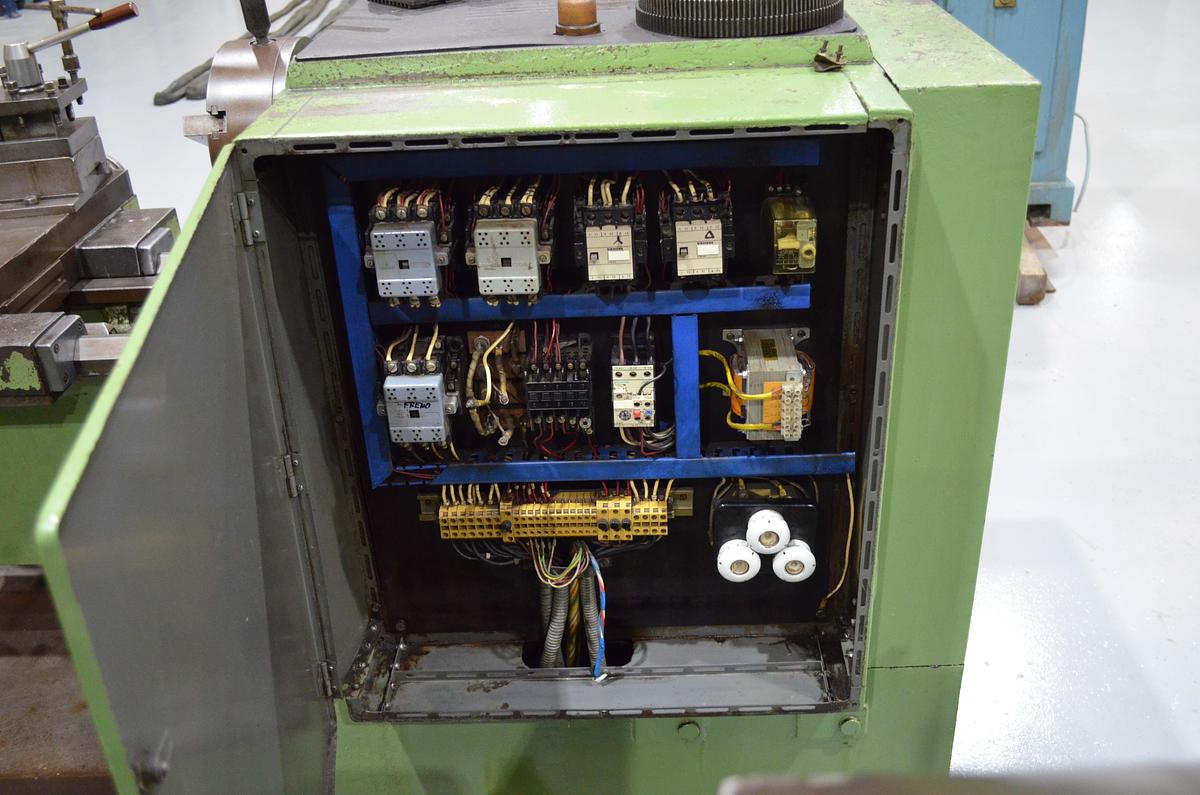 Usado Torno cumbre 60 1500mm e.p