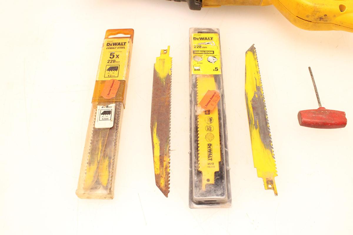 Usado Sierra de Sable DeWalt DW303-QS