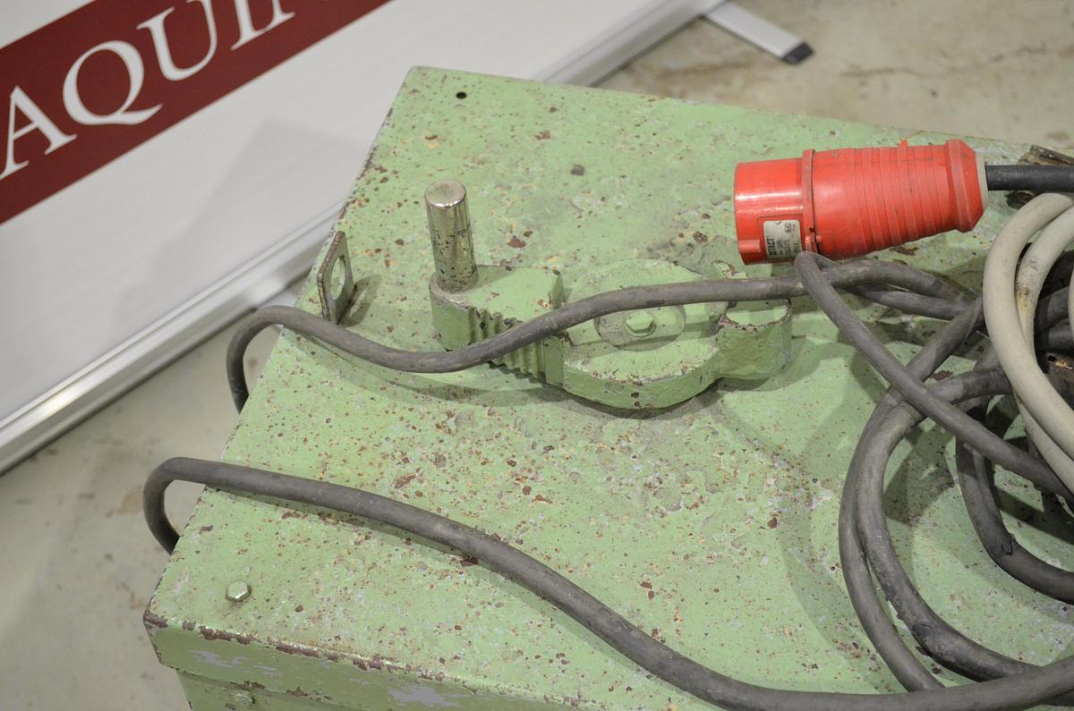 Usado Maquina soldar electrodos Serra RS-160