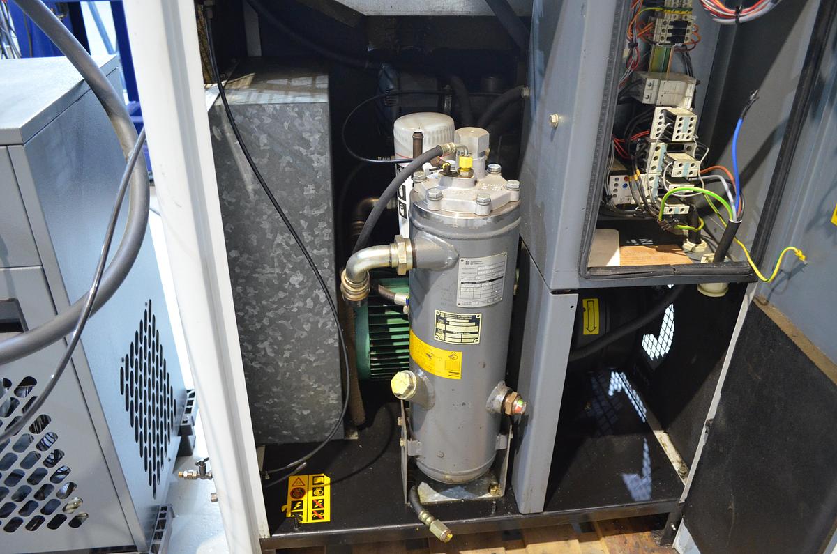 Usado Compresor tornillo Atlas Copco GA10 con secador aire KLUG