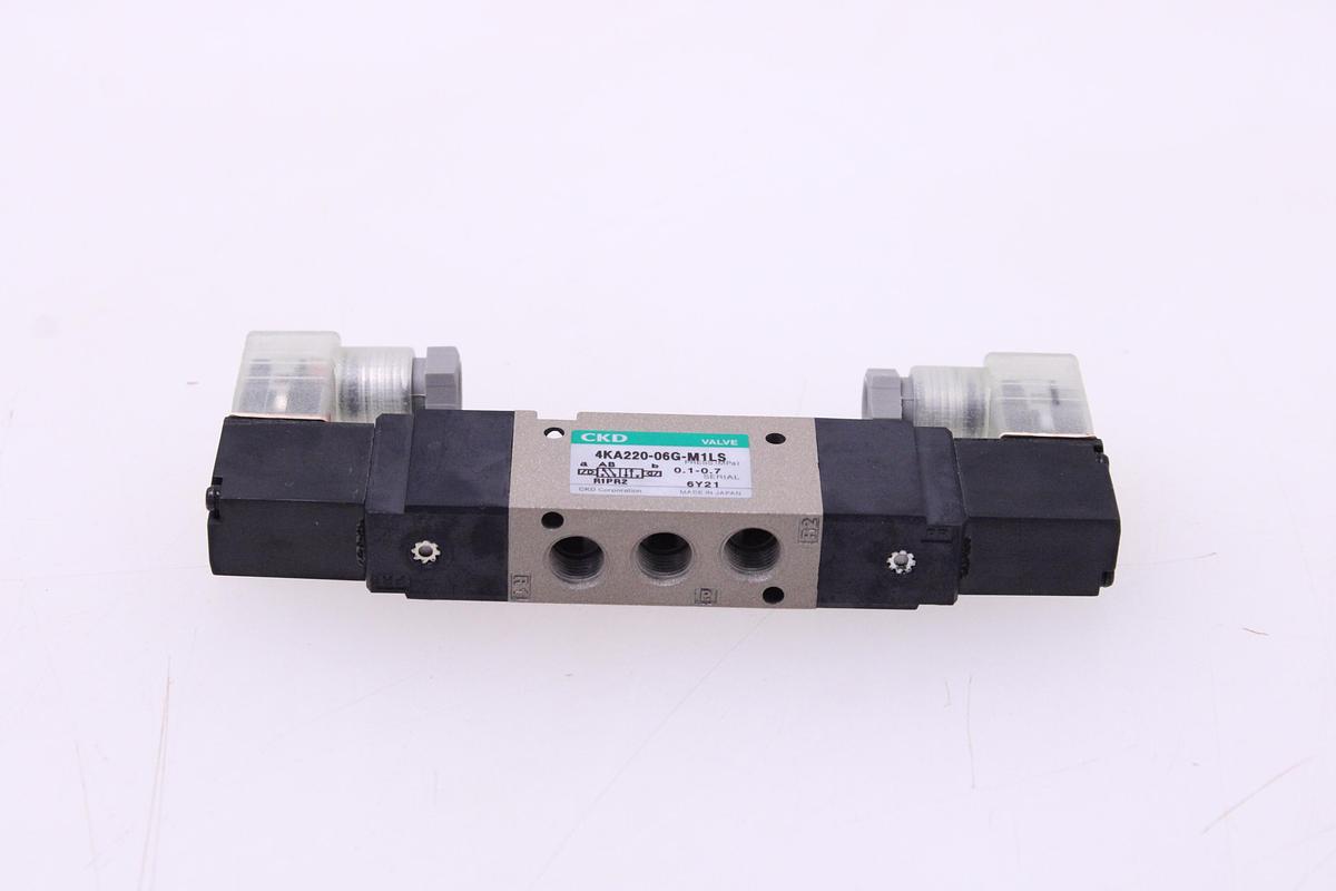 Usado Electroválvula CKD 4KA220-06G-M1LS-AC220V