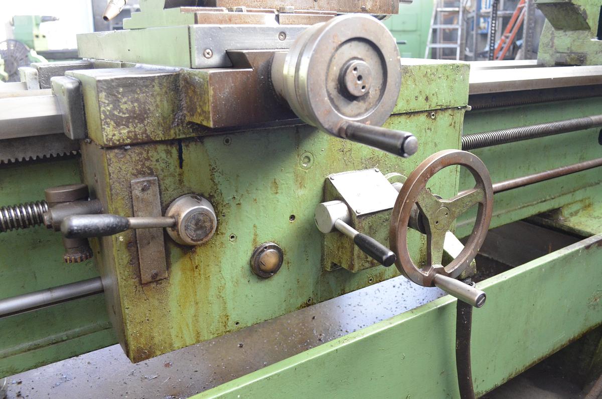 Usado Torno cumbre 60 1500mm e.p