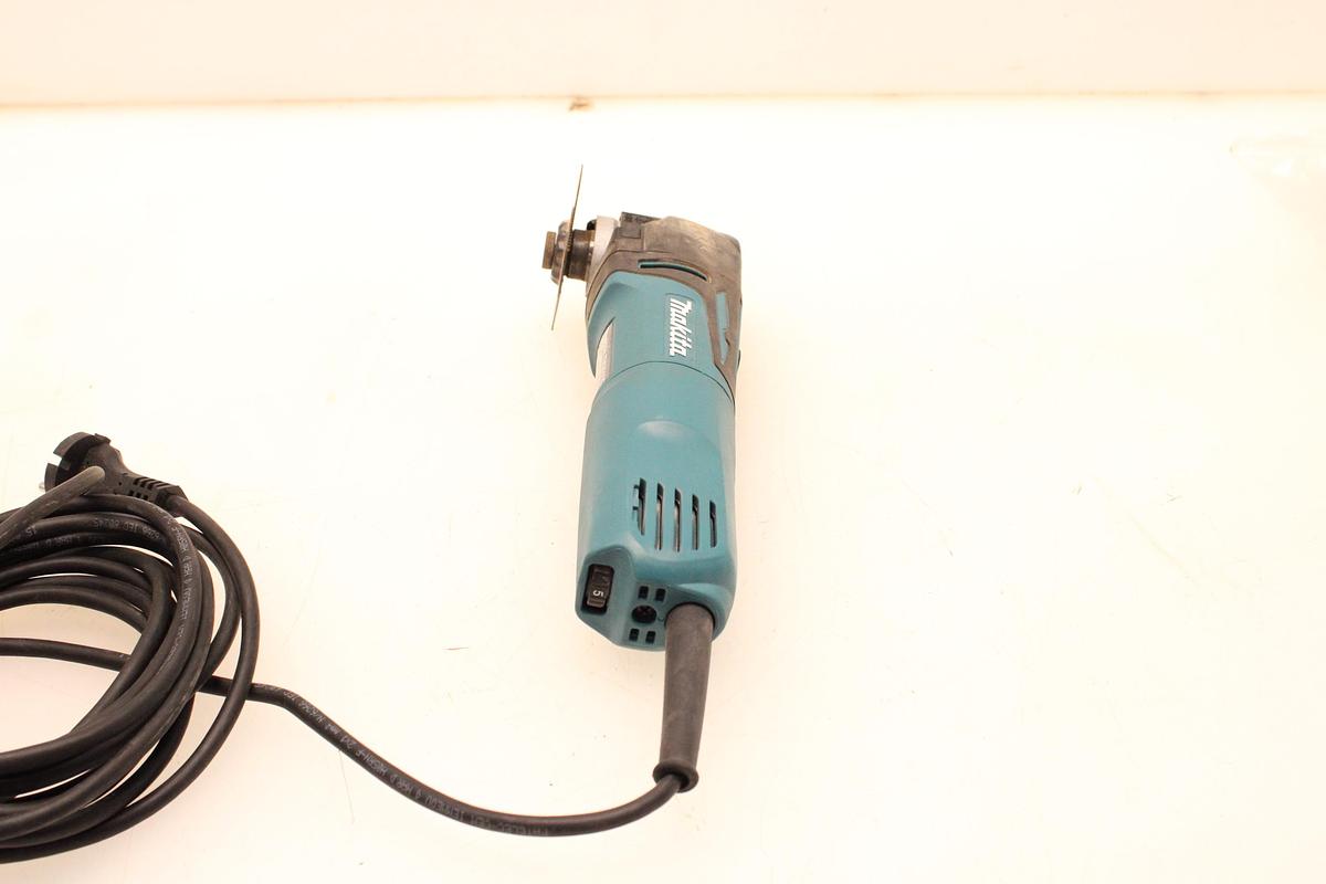 Usado Multiherramienta MAKITA TM3010C
