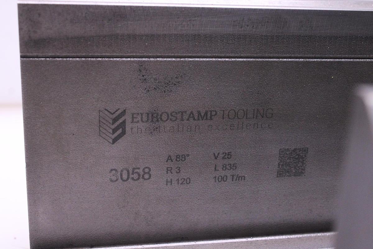 Usado Matrices EUROSTAMP 3058 88º V25 - 2 uds de 835 mm