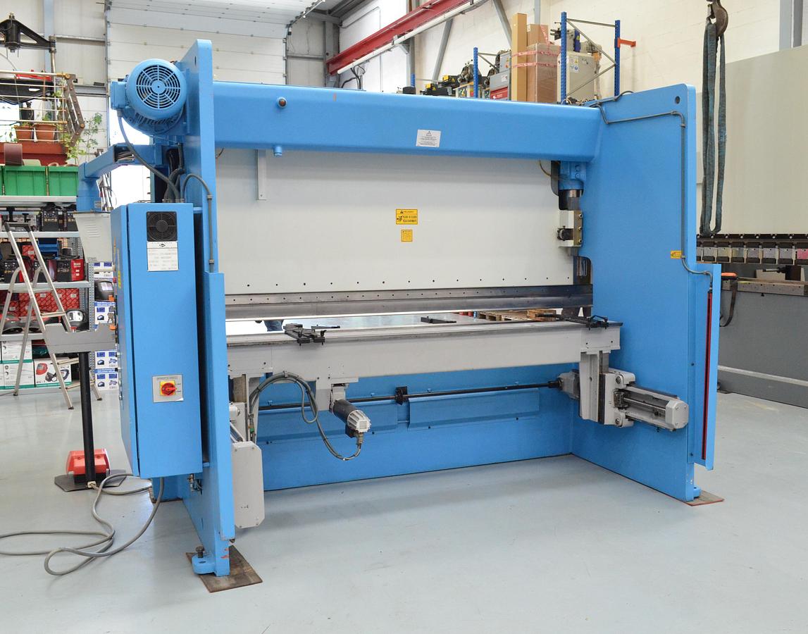 Usado Plegadora Ajial 3100x125tn cnc Cybelec 2023