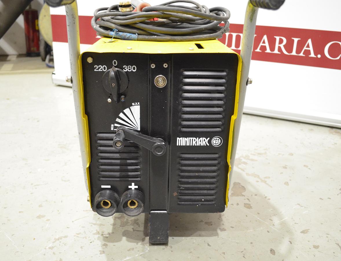 Usado Maquina soldar electrodos CEA MiniTriarc 174