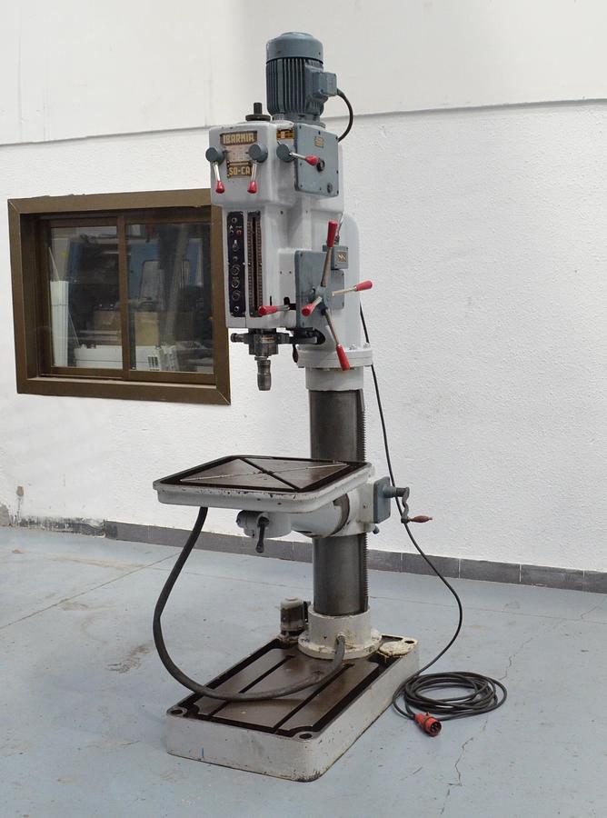 Usado Taladro columna Ibarmia 50-CA gris