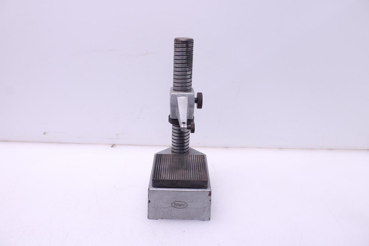 Usado Medidor de Altura con mesa metalica MAHR