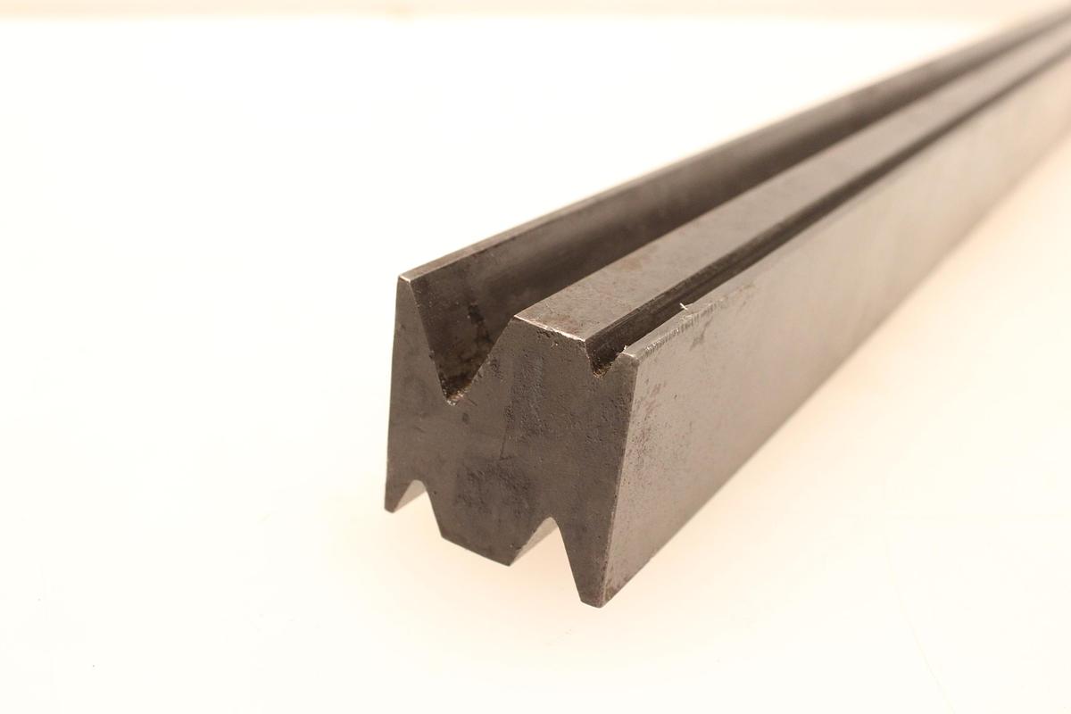 Usado Matriz de 4 V's - 1020mm